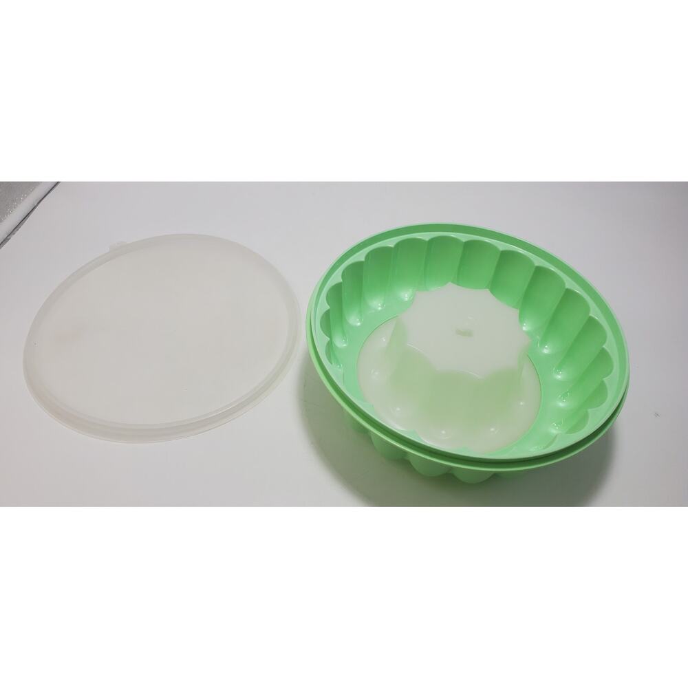 VTG Tupperware Jel-N-Serve W/Insert & Lid Green